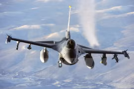 Tiêm kích F-16 ra uy tiêu diệt máy bay không người lái