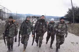 các binh sĩ quân đội Syria ở Latakia