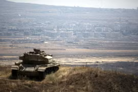 Xe tăng quân đội Syria ở tỉnh Quneitra
