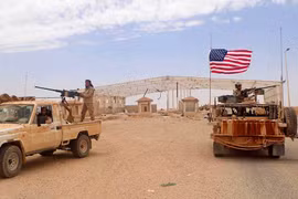 Căn cứ quân sự Mỹ khu vực thị trấn at- Tanf, biên giới Syria – Iraq – Jordan - ảnh South Front