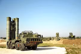 Hệ thống phòng không S-400 Nga trên căn cứ không quân Khmeimim tại tỉnh Latakia, Syria. Ảnh minh họa: Russian Gazeta.