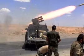 Pháo phản lực quân đội Syria tập kích phiến quân