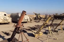 Kho vũ khí IS ở Deir Ezzor, ảnh minh họa video Masdar News