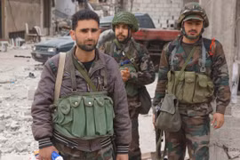 Binh sĩ Syria trong thành phố tan nát vì bom đạn Darayya
