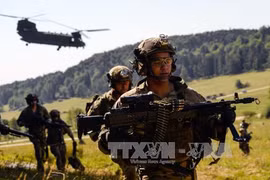 Binh sĩ các nước NATO tham gia cuộc tập trận ở Hohenfels, miền Nam nước Đức ngày 26/8. Ảnh: AFP/TTXVN