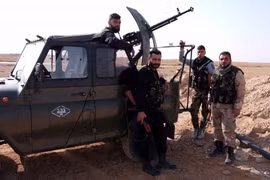 Binh sĩ quân đội Syria trên hướng tiến về mỏ khí gas Hayaan, Palmyra
