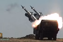 Tổ hợp tên lửa phòng không nâng cấp Pechora-2M quân đội Syria. Ảnh minh họa phòng không Syria.