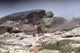 Các chiến binh Houthi tiến công trên chiến trường Ả rập Xê út. Ảnh minh họa South Front