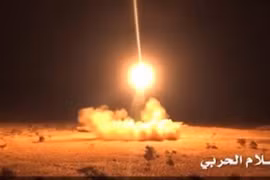 Tên lửa của quân Yemen tấn công lãnh thổ A rập Xê út