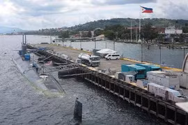 Tàu ngầm USS Chicago của Mỹ neo đậu tại Vịnh Subic ngày 6/8. Ảnh: AFP