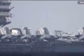 Tàu sân bay Mỹ USS John C. Stennis bắt đầu tiến vào Vịnh Ba Tư. 