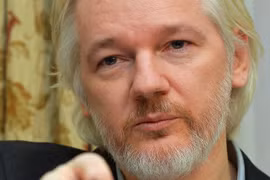 ổng biên tập kiêm nhà sáng lập trang WikiLeaks, ông Julian Assange - Ảnh: Reuters
