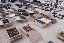 Kho vũ khí khổng lồ của FSA ở thị trấn Barzeh bị quân đội Syria thu giữ. Ảnh minh họa video SANA