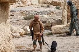 Công binh Nga phát hiện một kho vũ khí lớn của IS ở Palmyra