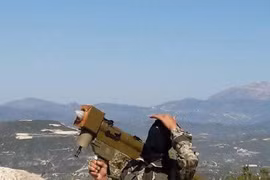 Video chiến sự Syria: Lực lượng Hồi giáo cực đoan sử dụng tên lửa FN-6 Trung Quốc
