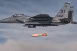 Máy bay F-15 ném thử nghiệm bom B 61 - 12