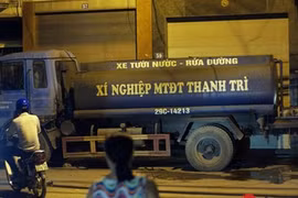 Kể từ lần vỡ đường ống sông Đà lần thứ 13 xảy ra vào ngày 17/8, cho đến nay nhiều khu vực của các quận Thanh Xuân, Hoàng Mai... vẫn bị cắt nước.