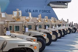 10 chiếc xe Humvee được Mỹ bàn giao cho Ukraine hồi tháng 3 tại Kiev