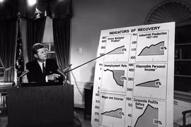 Tổng thống Kennedy thuyết trình về ngân sách quốc gia Mỹ. 