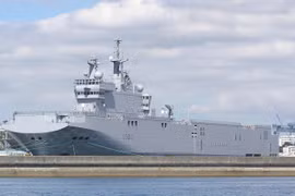 Tàu Mistral đang nằm không ở vùng biển của Pháp