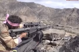 Chiến binh xạ thủ bắn tỉa Houthi săn đuổi binh sĩ Ả rập Xê-út và lực lượng Yemen ủng hộ tổng thống Hadi. Ảnh: South Front.