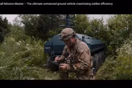 Xe robot không người lái UGV Rheinmetall Mission Master đi cùng phân đội bộ binh. Ảnh: Militaryleak.