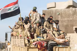 Các binh sĩ người Sunni, Iraq tiến về khu vực phía tây thành phố Mosul