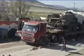 Xe vận tải đặc chủng chở tổ hợp tên lửa Tochka đến Damascus - ảnh minh họa video