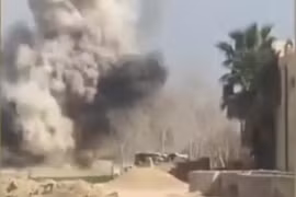 Xe tăng phá hủy xe đánh bom tự sát VBIED của lực lượng khủng bố HTS ở Đông GHouta