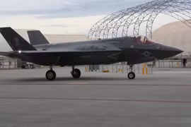 Tiêm kích đa nhiệm thế hệ 5 F-35B Lightning II thuộc phi đội (VMFA) -121 triển khai sẵn sàng chiến đấu
