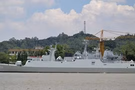 Trung Quốc triển khai tàu hộ vệ tên lửa ra Biển Đông