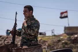 Binh sĩ quân đội Syria trên chiến trường Al-Sukhnah, Homs. Ảnh minh họa: Masdar News.
