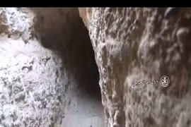 Đoạn đường hầm của IS trên chiến trường Deir Ezzor - ảnh minh họa video