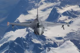 Mỹ “bật đèn xanh”, Việt Nam có thể mua F-16 Mỹ thay thế MiG -21? 