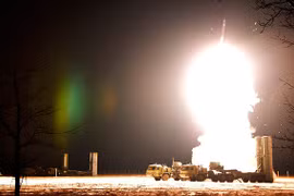  Phóng tên lủa phòng không hệ thống S-400. Ảnh TVZvezda