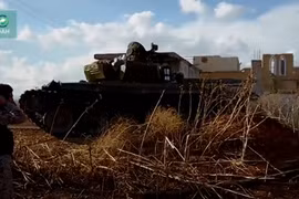 Một xe tăng quân đội Syria trên miền bắc Hama, ảnh minh họa video