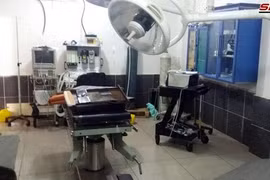 Một buồng phẫu thuật, trang bị y tế của Mỹ trong căn cứ địa của các nhóm cực đoan nổi dậy. Ảnh Masdar News