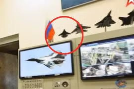 Máy bay siêu bí mật thế hệ 6 của Nga, mô hình trong hãng Sukhoi. Ảnh minh họa Defence.Blog