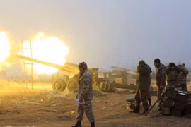 Quân đội Ukraine pháo kích trên chiến trường chảo lửa Debaltsevo