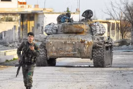 Binh sĩ Vệ binh Cộng hòa trên thị trấn then chốt Đông Ghouta vừa giải phóng. Ảnh minh họa Masdar News