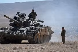 Video: Cận cảnh trận chiến ác liệt của quân đội Syria khu mỏ dầu khí al-Shaer