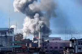 Không kích dữ dội vào khu vực do IS Đông Nam Á chiếm đóng ở thành phố Marawi