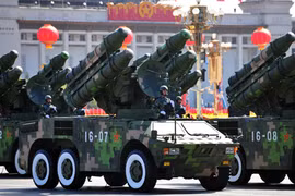 Trung Quốc sẽ giới thiệu nhiều loại vũ khí mới "chưa từng xuất hiện" tại lễ duyệt binh. Ảnh: CNN