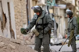 Công binh Nga rà phá bom mìn ở khu các quận phía Đông Aleppo