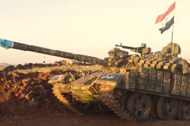 Một xe tăng quân đội Syria trên chiến trường Syria