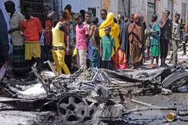 Hiện trường vụ đánh bom ở Mogadishu. Ảnh: AFP/TTXVN