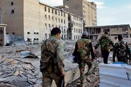Quân đội Syria tiến công trên đường phố Aleppo