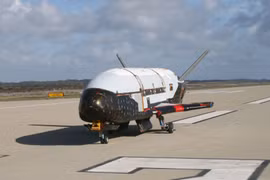 X-37B phi cơ không người lái sử dụng nhiều lần của lực lượng Không quân Mỹ