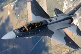 Không quân Iraq không kích IS trên chiến trường Syria. Ảnh không quân Iraq