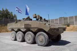 Xe thiết giáp chở quân Eitan 8×8 trang bị hệ thống bảo vệ chủ động Iron Fist. Ảnh South Front.